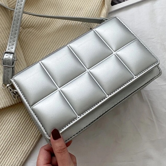 Puffer Crossbody Purse! - Picture 3 of 8